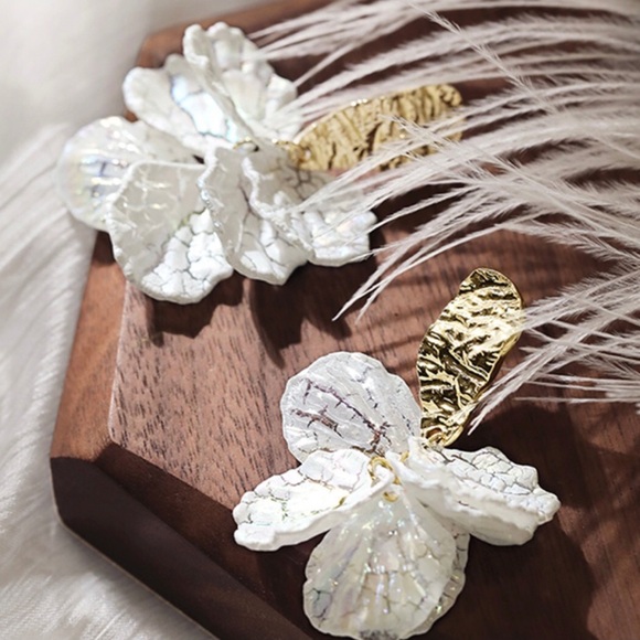 Light Weight White Petal Dangle Stud Earrings - Picture 3 of 9